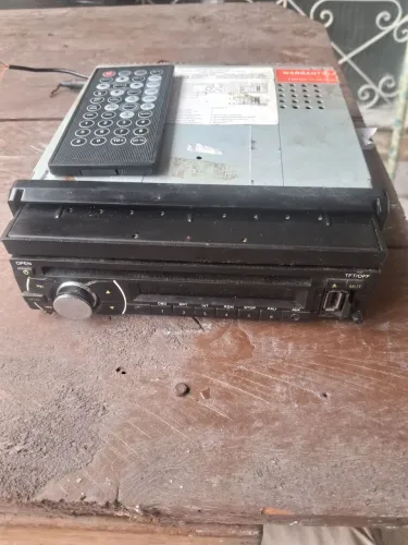 Som automotivo retrátil 