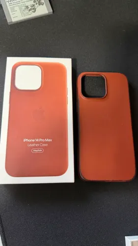 Capa Apple iPhone 14 Pro Max couro marrom