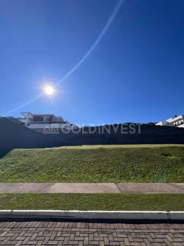 TERRENO NO CONDOMÍNIO QUINTA DAS PALMEIRAS