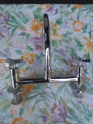Vendo uma torneira para pia  de cozinha dupla 