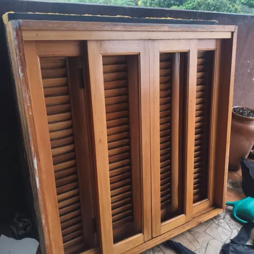 vendo 3 janelas de madeira 300 reais as 3 retirar no local