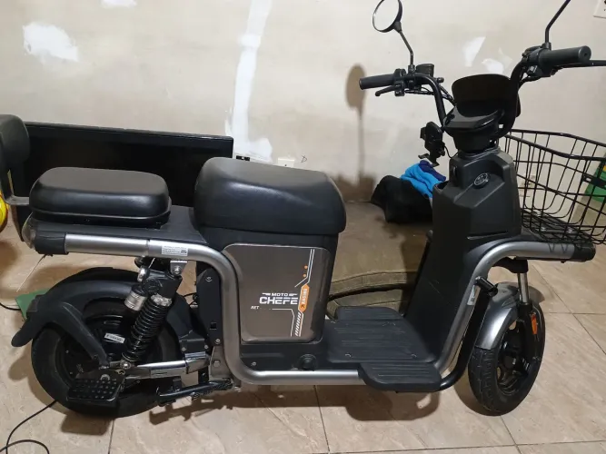 Moto chefe Ret semi nova 