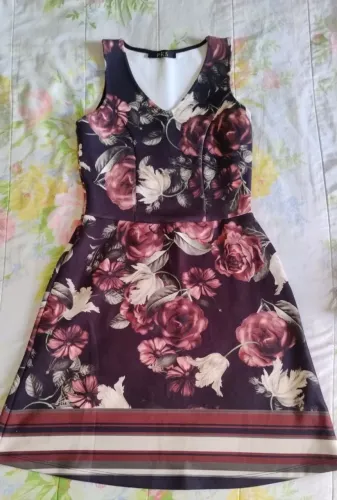 Vestido curto florido 