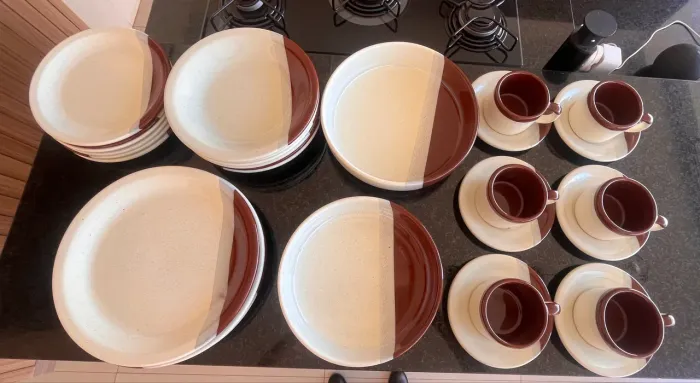 Conjunto de jantar com 24 peças em porcelana 