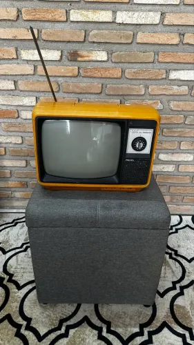 Tv Philips TX All Transistor na cor laranja