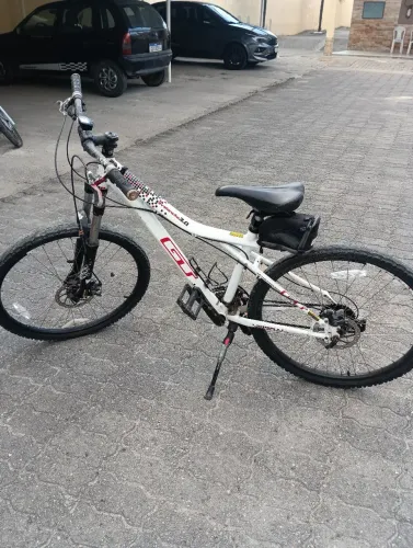 Bicicleta GT Avalanche 3.0