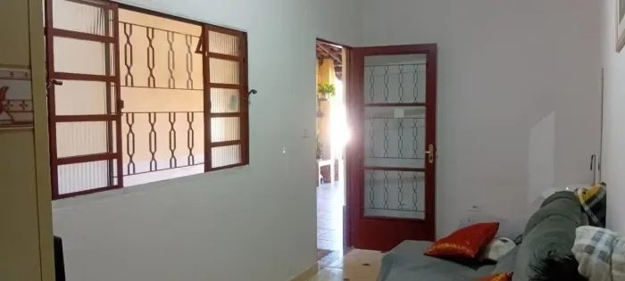 Casa e ponto comercial com boa localização,