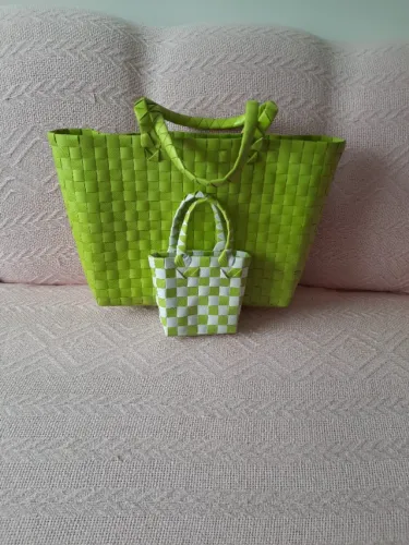 Bolsa Praia na cor verde abacate, mais bolsa pequena para o celular