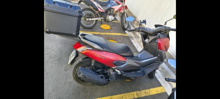 Nmax muito conservada, completa.