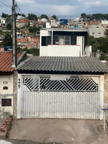 Casa Sobrado com 3 casas individuais em Francisco Morato