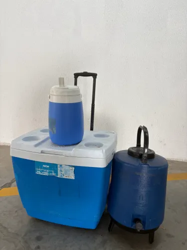 Caixa térmica Mor 42 litros + 2 térmicas para líquidos