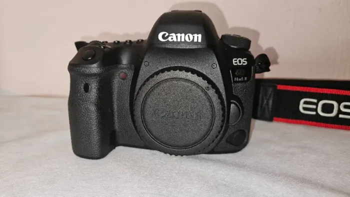 Canon EOS 6D Mark ii 
