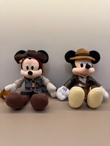 Conjunto com 02 Mickey Mouse originais