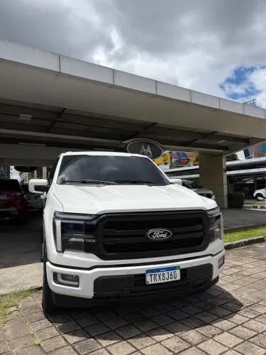 Ford F-150 Lariat Black 4X4 5.0 V8 2024