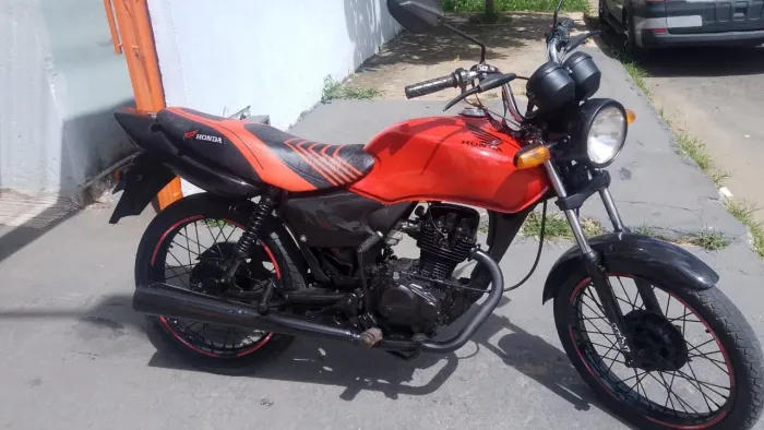 Vendendo essa titan, mandei para oficina antes de vender, foi trocado o chicote