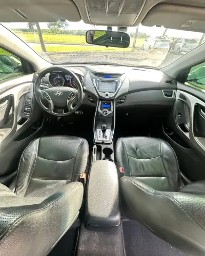 Hyundai Elantra GLS 1.8 16V Aut. 2013