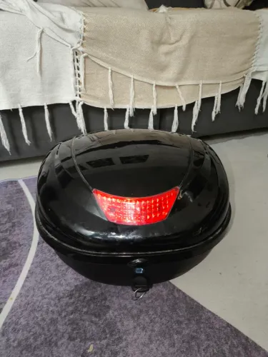 Baú para moto, e suporte de baú.