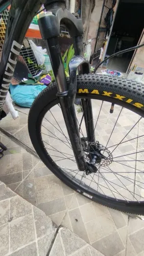 Suspensão rock shox