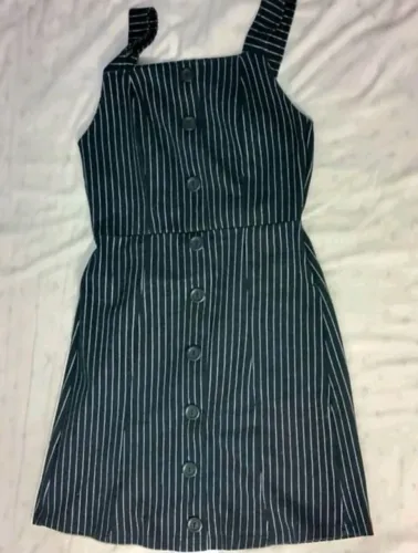 Vestido preto listrado tamanho M