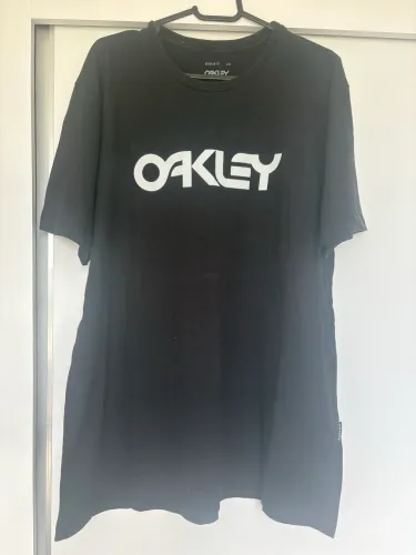 Camisa Oakley preta tamanho G