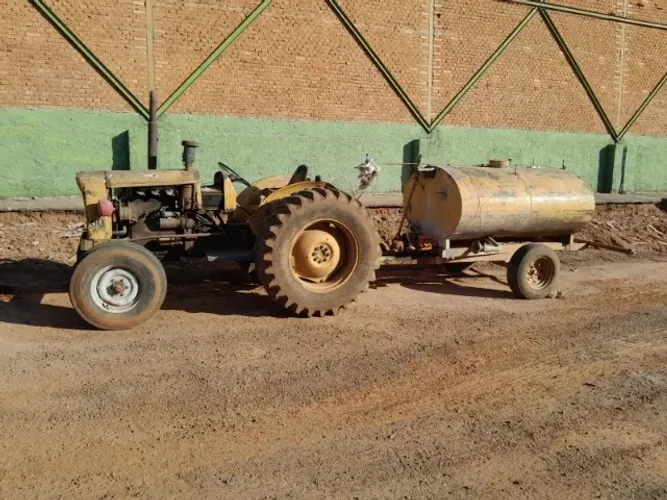 Vende-se: Trator Valmet 60 ano 1975 + Tanque Jumbinho de Água 3000L