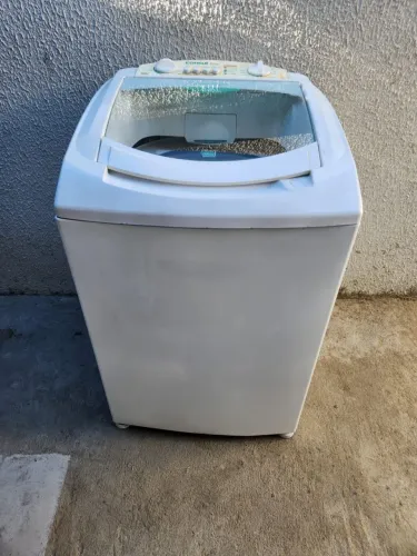Máquina de Lavar Roupas Funcionando