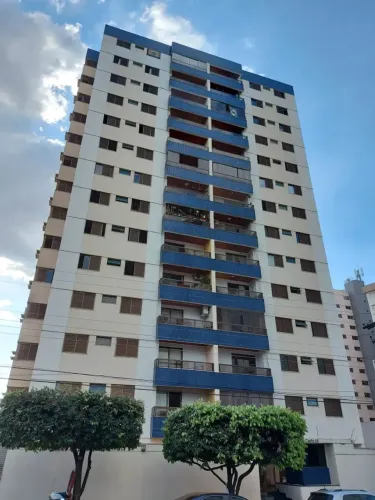 4/4 sendo 1 suite, 110m, 2 vagas de garagem.