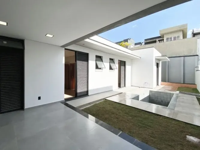 Casa térrea à venda no Condomínio Residencial Renaissance, em Sorocaba-SP.