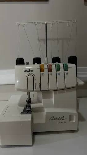 Máquina doméstica overlock brother