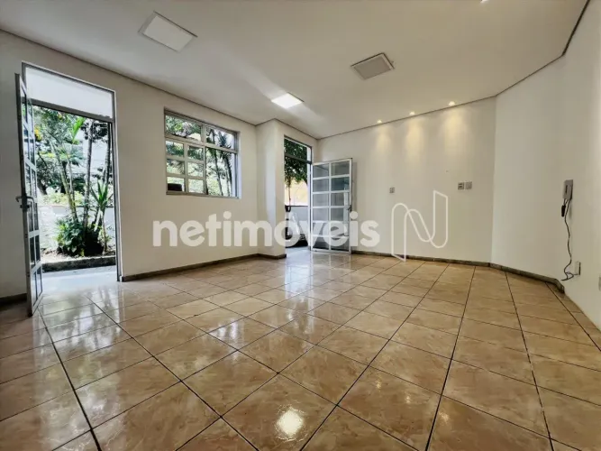 Casa localizada no bairro Minas Brasil, com 431 m²;, 6 quartos, 2 suítes, 4 banheiros, 4 v