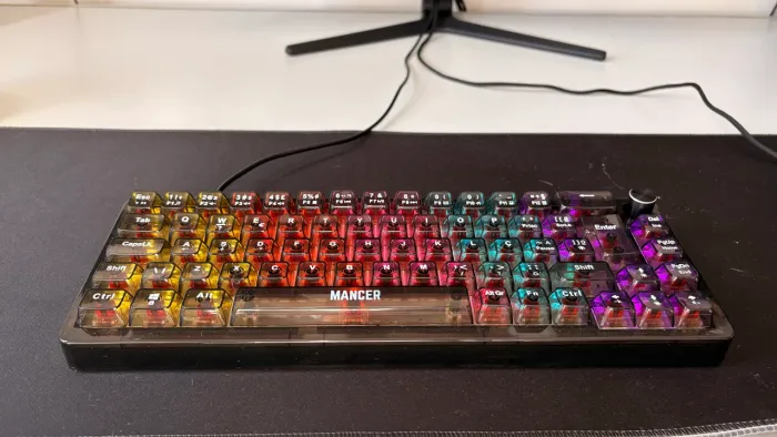 VENDO TECLADO GAMER MECÂNICO MANCER TRANSPARENTE RGB