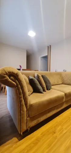 SOFÁ LUXO 2,40M EM VELUDO | IMPECÁVEL