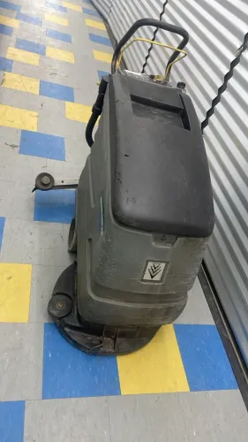 Máquina de Lavar e Secar Piso Kärcher BD 530 Usada