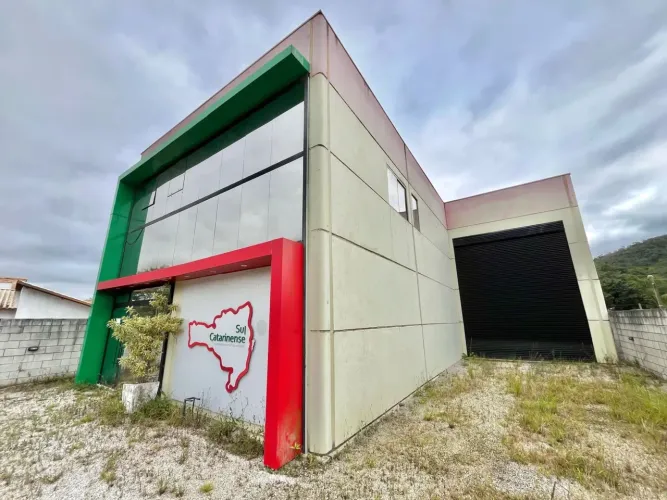 Vendo x troco p/ apto galpão de 700 m2 em Antonio Carlos sc