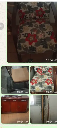 Jogo de duas poltronas uma cômoda de madeira e um cabideiro de pendurar nossas roupas