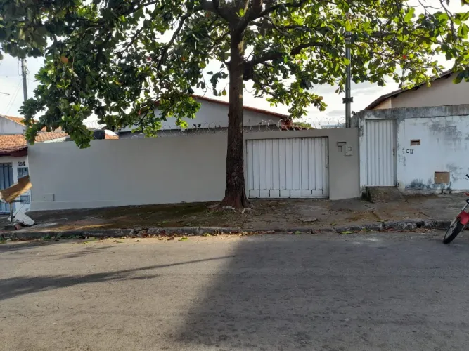 Casa Ampla com 4 Quartos, Quintal Grande e Anexo Independente Jd Maria Ines