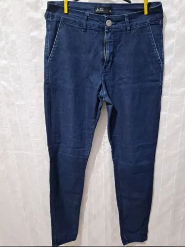 Calça feminina jeans