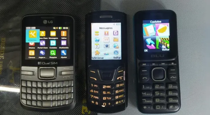 COMBO COM 3 CELULARES VINTAGE-LG C199-Samsung GT-E2152L-BLU Z4 Music