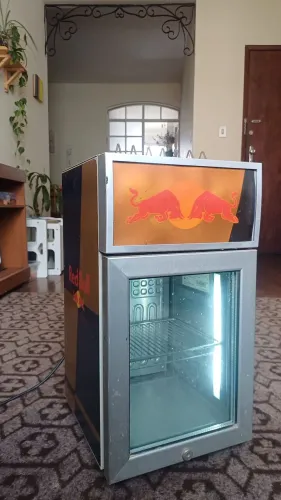 Freezer/frigobar Redbull