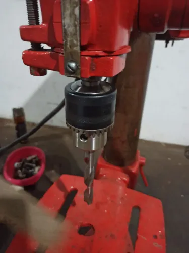 Furadeira de bancada industrial 