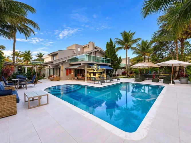 Casa à Venda no Jardim Acapulco com 4 Dormitórios, 3 Suítes, Piscina e 1.000 m² de Terreno
