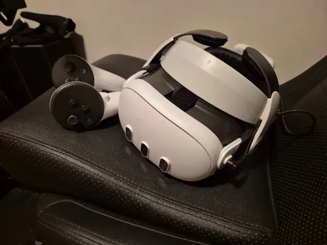 Meta Quest 3 512GB + 2 controles + Strap BoboVR M3 Pro + Strap Kiwi