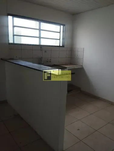 Casa para locação com 02 quartos e garagem no Boa Vista.
