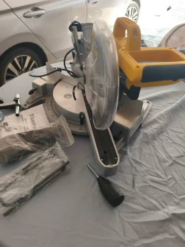 Serra meia esquadria articulada