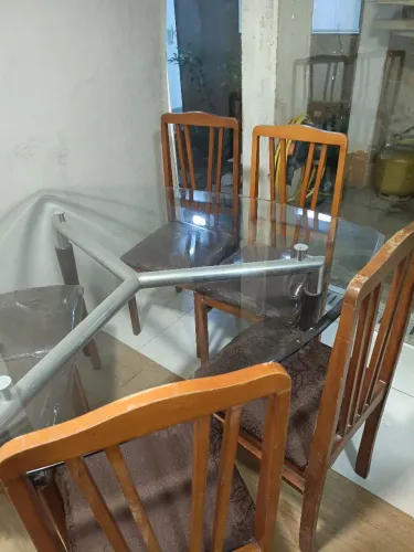 Mesa Triangular Tampo de Vidro com 6 Cadeiras