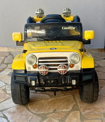 Carro Elétrico Infantil Com Luzes Som e Bagagem