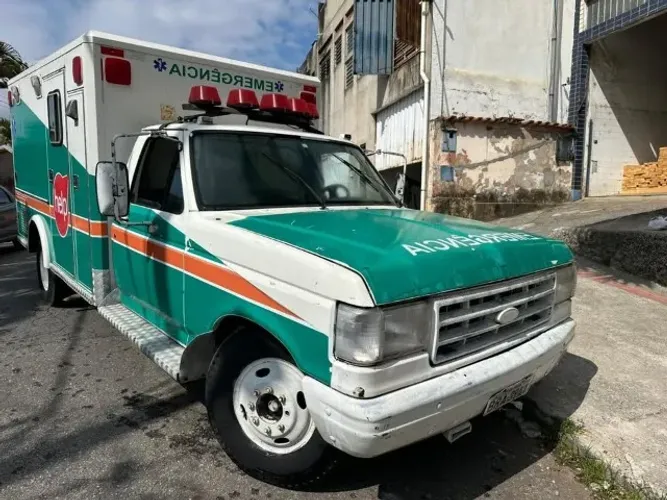 Ford F-4000 3.9 Turbo Intercooler Diesel 2P Manual 1995