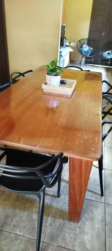 Mesa em madeira nobre 1.80 x 0..85 para 6 cadeiras 