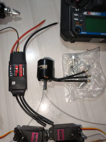ESC 80A V2 HOBBYWING, MOTOR 3548 1100KV SUPERBASS 