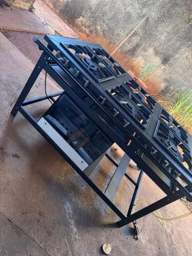 Fogão industrial de 40 cm o grandão são 6 bocas c um forno grade Tam industrial tudo toppp